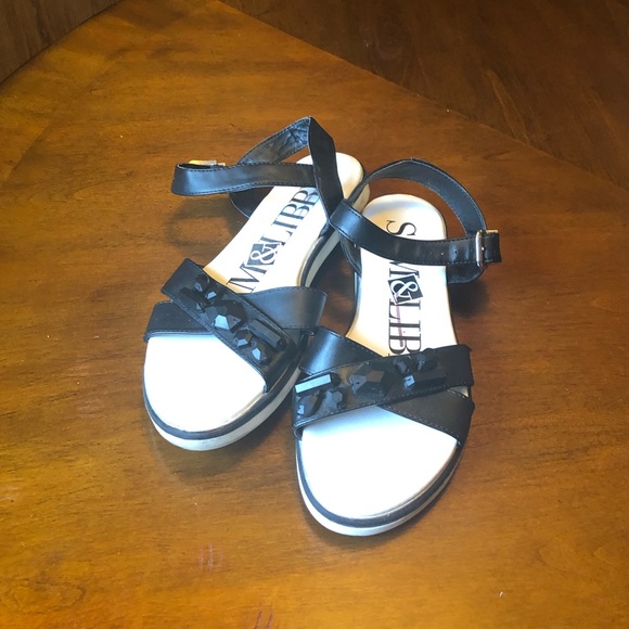 Sandals - Picture 2 of 6